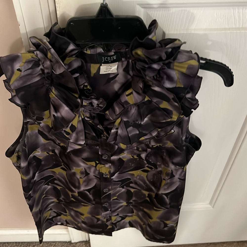 Women’s JCREW Satin Sleeveless Ruffle Blouse in Black, Gold & Purple Floral.